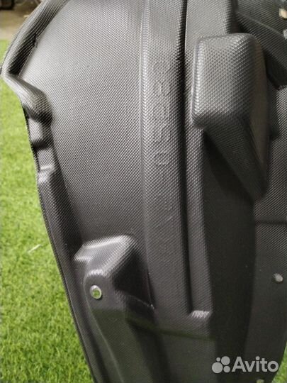 Подкрылок передний правый Toyota Corolla ZRE180