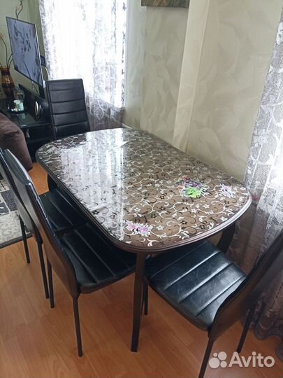 Кухонный стол и стулья бу