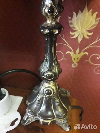 Настольная лампа