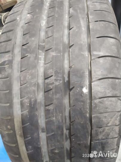 Yokohama Advan Sport V102 295/35 R21