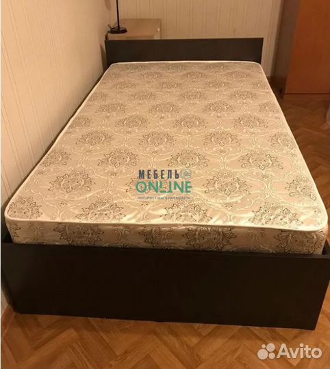 Кровать двуспальная с матрасом