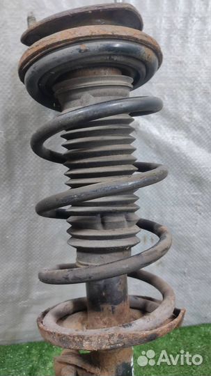 Стойка амортизатора передняя правая Suzuki Grand