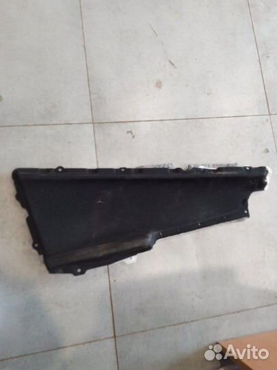 Вставка дверной обшивки передняя левая Mitsubishi