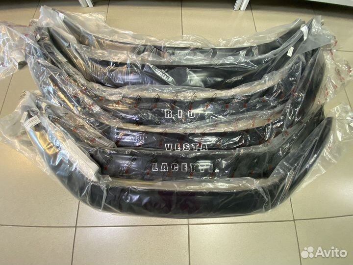 Дефлекторы капота (мухобойка) на авто