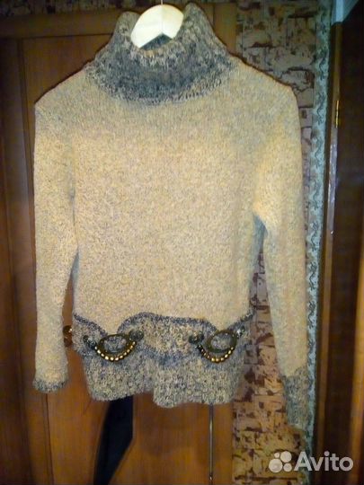 Свитерок девичий