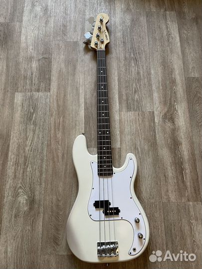 Бас гитара Denn