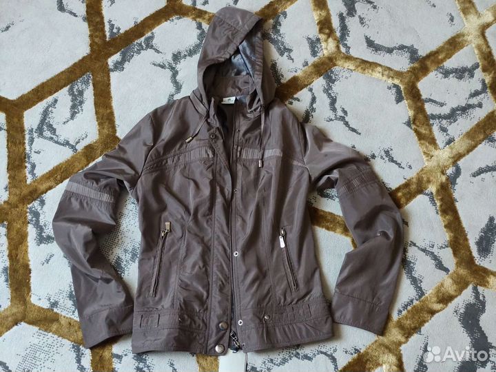 Ветровка для девочки