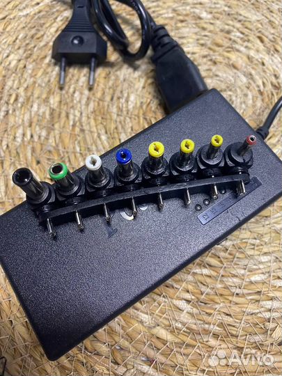 Универсальное зарядное устройство для ноутбука