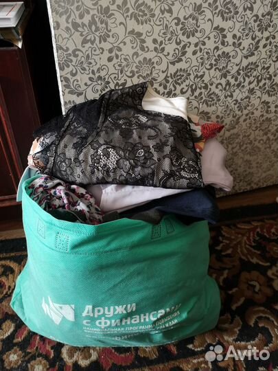 Два больших пакета женских вещей 42 44