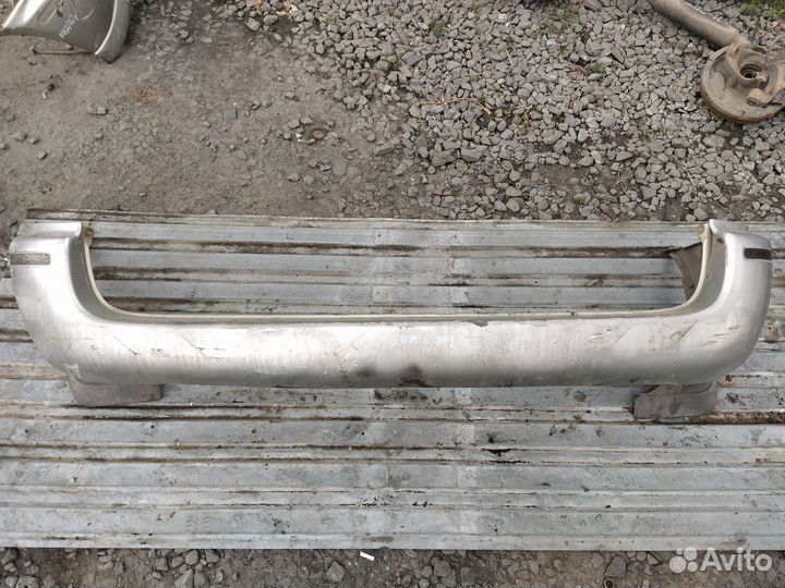 Бампер задний Nissan Serena