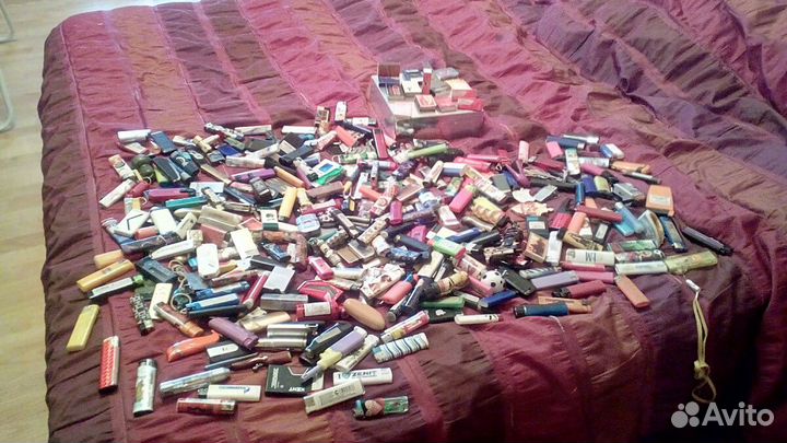 Коллекция зажигалок и спичечных коробков