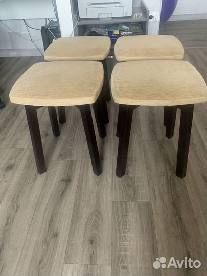 Кухонный стол и стулья