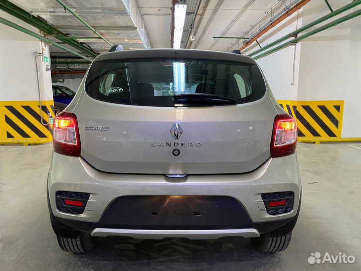 Renault Sandero Stepway 1.6 МТ, 2017, битый, 30 672 км