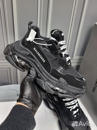 Balenciaga triple s black