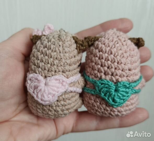 Капибара - вязаный брелок, ручная работа