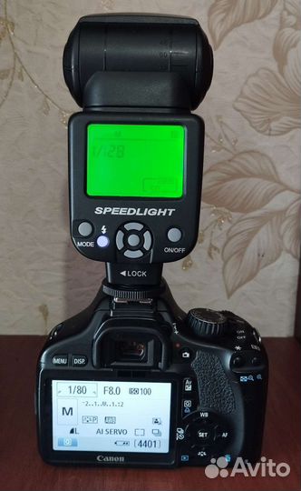 Зеркальный фотоаппарат canon 550D