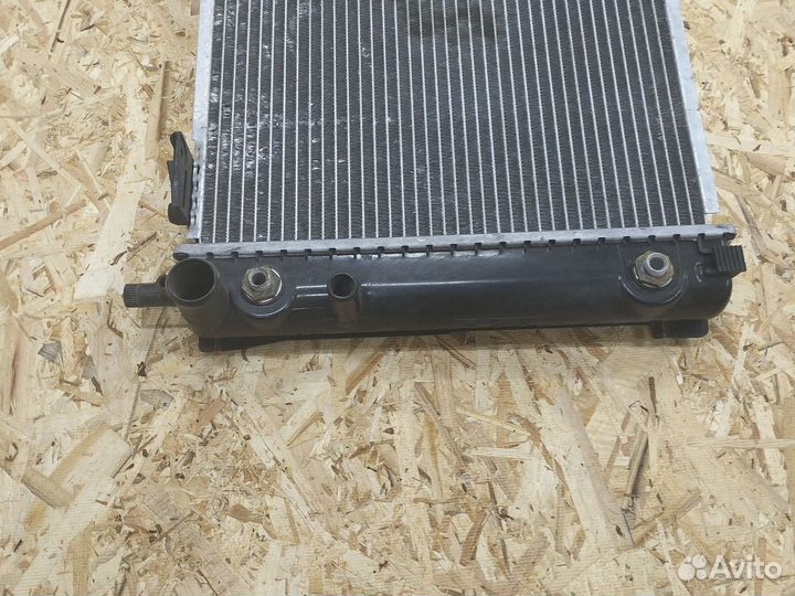 W124 радиатор охлаждения основной