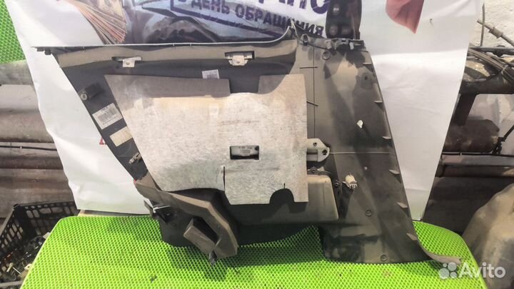 Обшивка салона задний правый Citroen C4