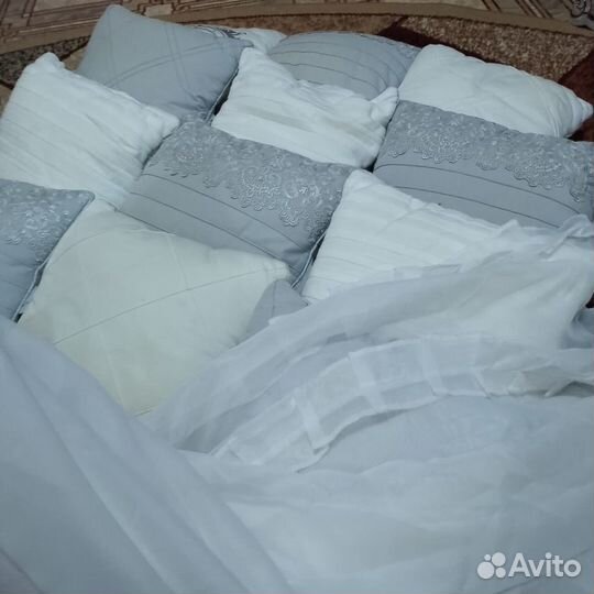 Бортики в кроваткус балдахином