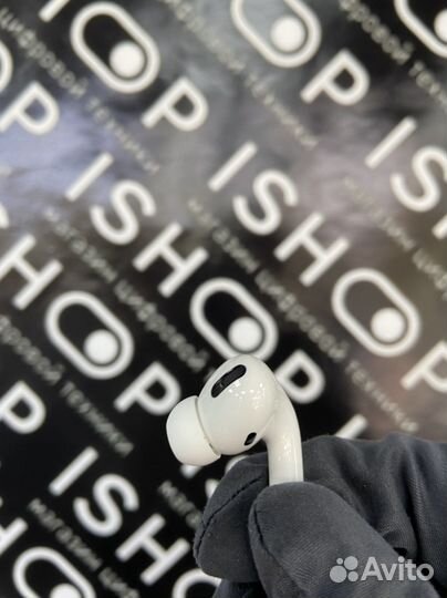 Правый наушник AirPods Pro