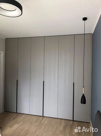 Шкаф распашной с матовыми дверями мдф