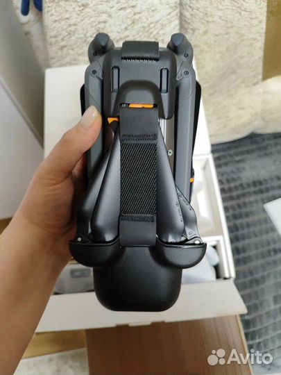 Квадрокоптер DJI Mavic 3