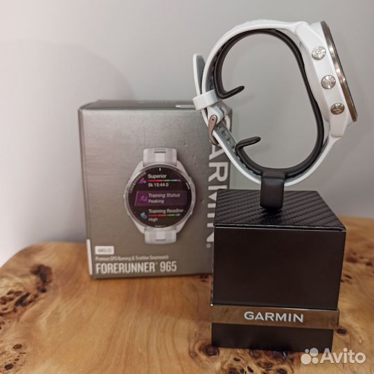 Часы Garmin Forerunner 965 белые, титановый безель