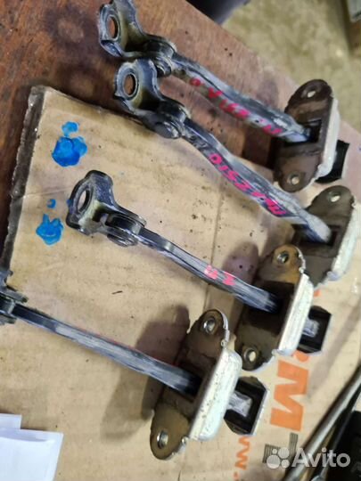 Ограничитель двери Nissan Murano Z51