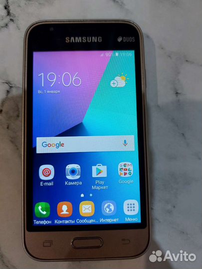 Телефон Samsung Galaxy J1 mini prime