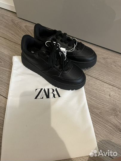 Кроссовки zara