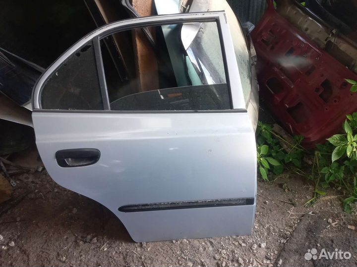 Задняя правая дверь на хюндай Акцент 08года