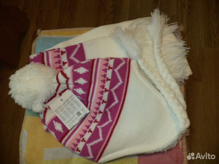 Шапочка с шарфом и варежками для девочки