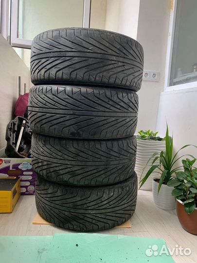 Triangle TR698 215/35 R18