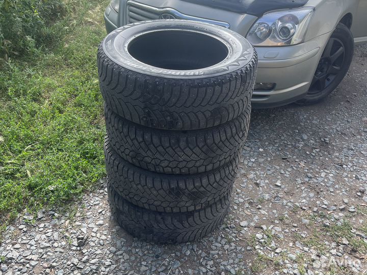 Bridgestone Blizzak Spike-01 215/60 R16