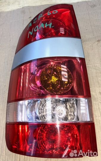 Фонарь задний левый toyota noah AZR60