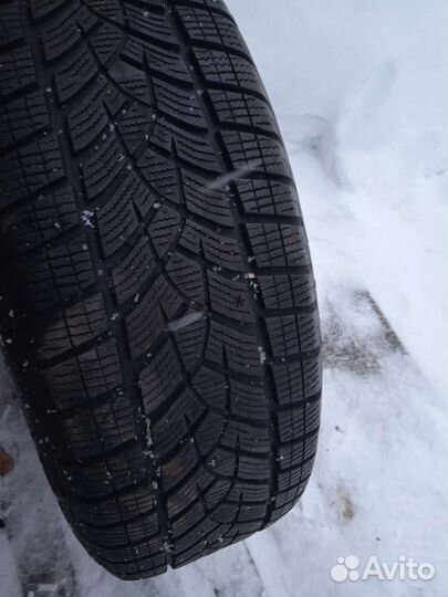 Goodyear UltraGrip 225/65 R17
