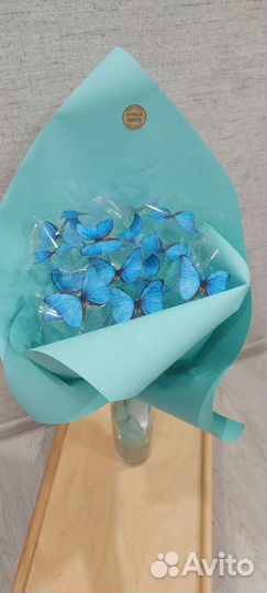 Светильник из бабочек в букете