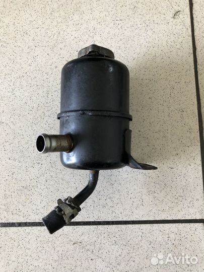 Бачок гидроусилителя Mitsubishi Montero Sport 1