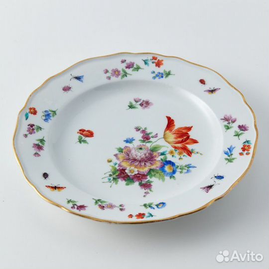 Коллекционная фарфоровая тарелка с ручной росписью