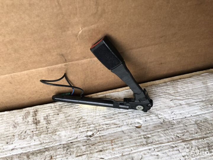 Замок ремня пирапатрон правый opel astra H