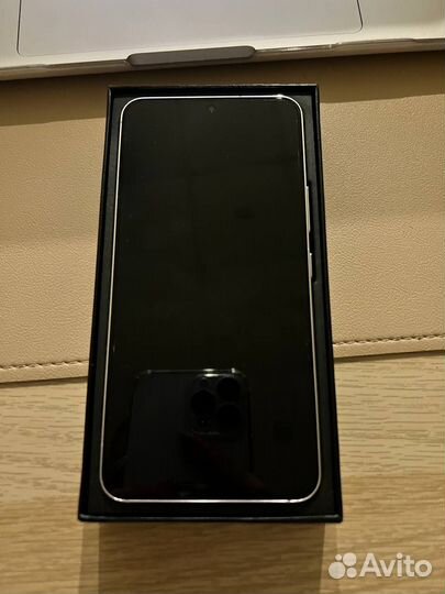 Samsung Galaxy S22, 8/256 ГБ