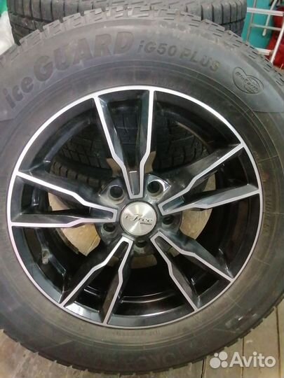 Yokohama Ice Guard IG50+ 215/65 R16