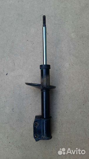 Передние амортизаторы Ларгус Логан Сандеро Ниссан