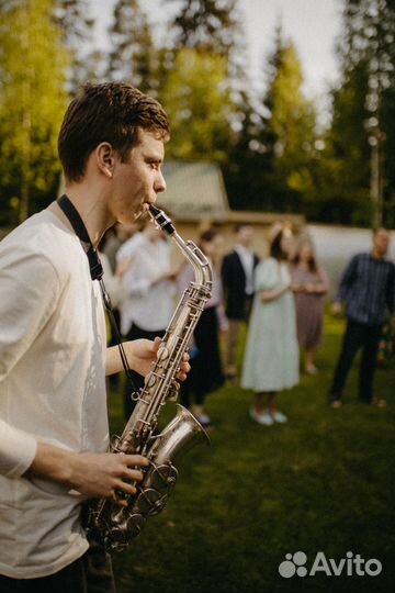 Саксофонист. Живая музыка