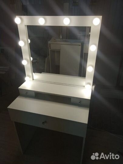 Уголок красоты. Гримерный столик