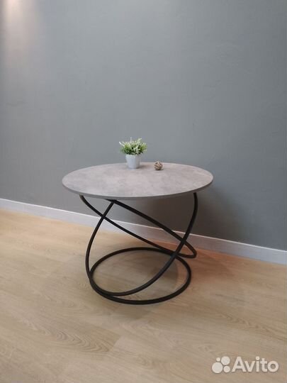 Журнальный столик новый