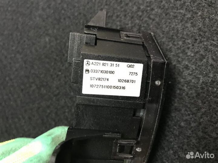 Кнопка центрального замка передняя правая