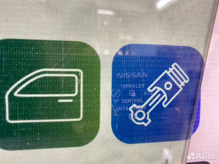Стекло двери переднее правое Nissan Teana J31