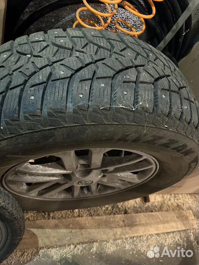 Bridgestone Blizzak Spike-02 265/65 R17