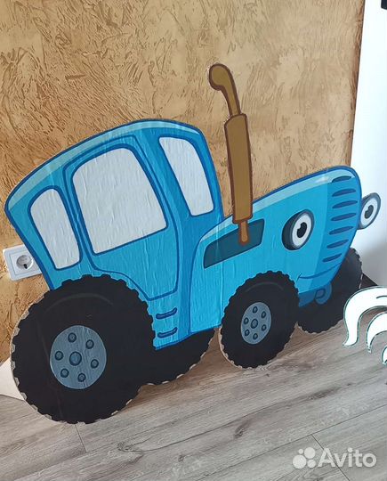 Фотозона синий трактор